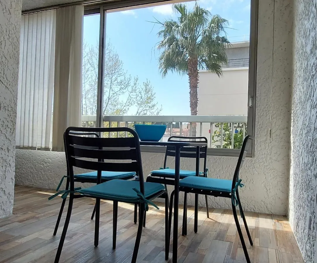 Grand T3: Luminous Central Apartment with Parking Sanary-sur-Mer