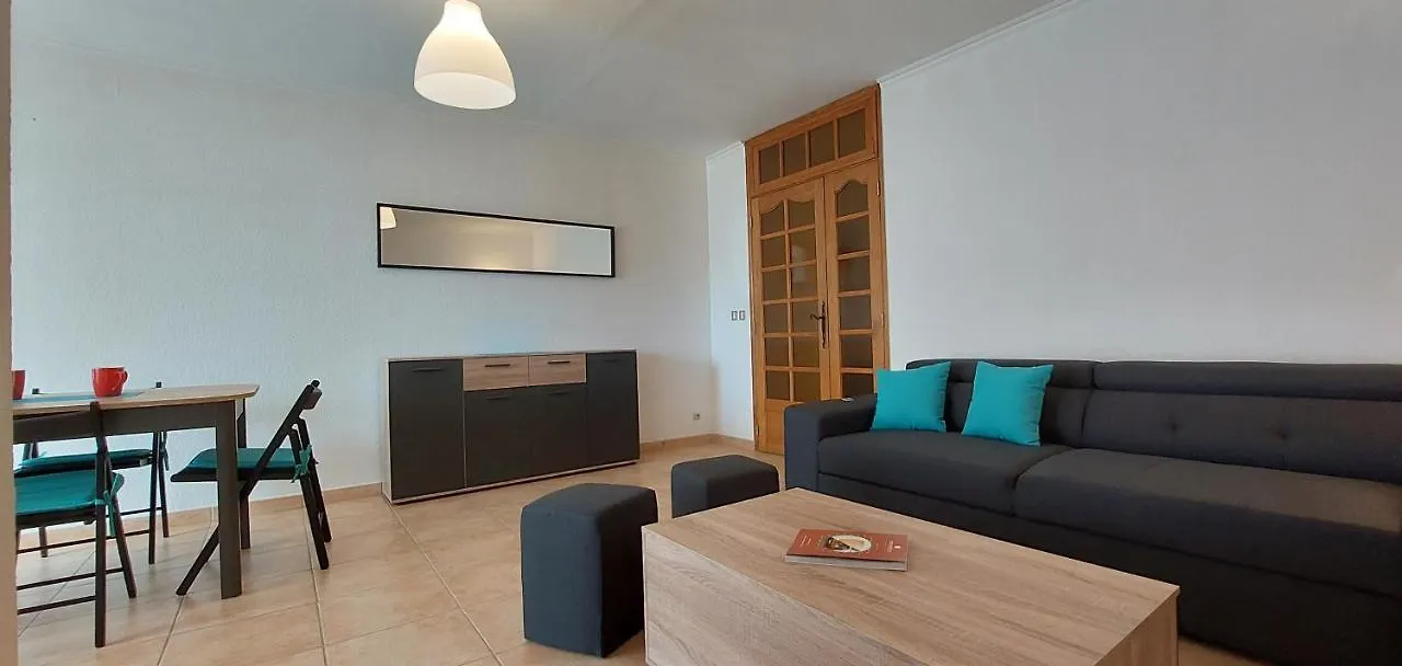 Grand T3: Luminous Central Apartment with Parking Sanary-sur-Mer