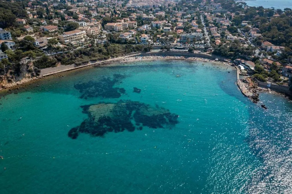 Grand T3: Luminous Central Apartment with Parking Sanary-sur-Mer 0*,  France