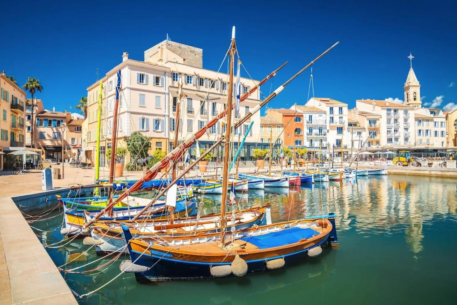 Grand T3: Luminous Central Apartment with Parking Sanary-sur-Mer